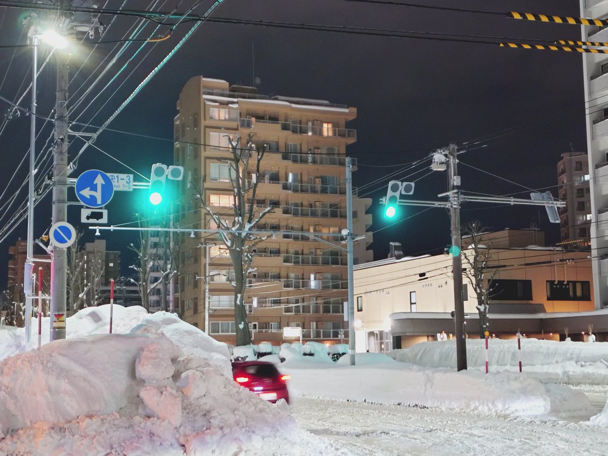 薄型(「ヘンな信号機」「信号機の世界」発売中) (@LED60590495