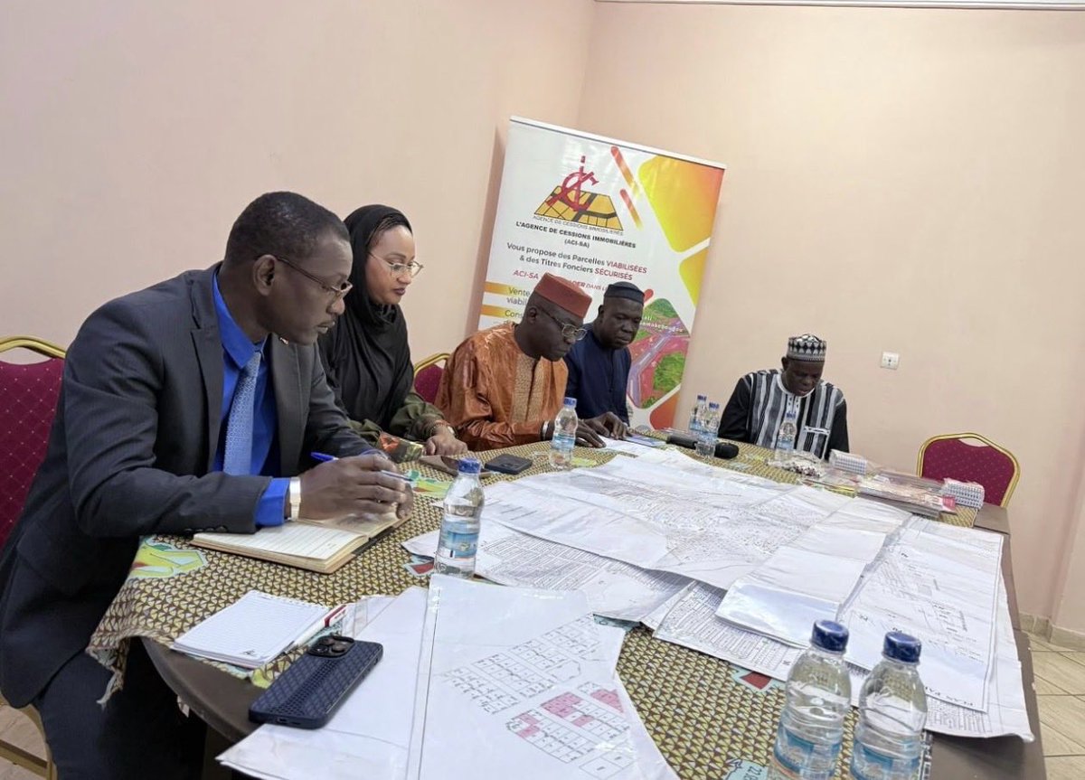 ACIAgence's tweet photo. OUVERTURE DE LA MISSION

Dans le cadre de sa mission, l’Agence de Cessions Immobilières (ACI-SA) a entrepris une mission commerciale en République de Côte d’Ivoire afin de se rapprocher de la diaspora malienne et de promouvoir un accès sécurisé, https://t.co/9tgoFeXWOi