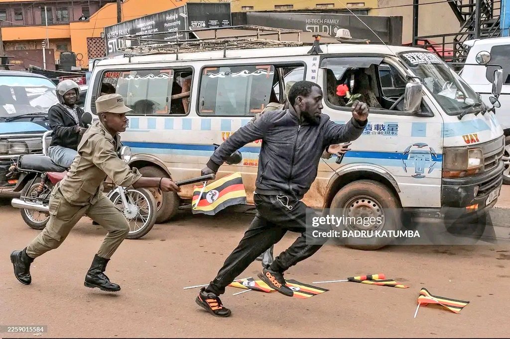 NupQuin's tweet photo. Holding a national flag 🇺🇬 is huge crime in Uganda..to the authorities the flag means bobiwine..🙌 https://t.co/4ieAnMjqQm