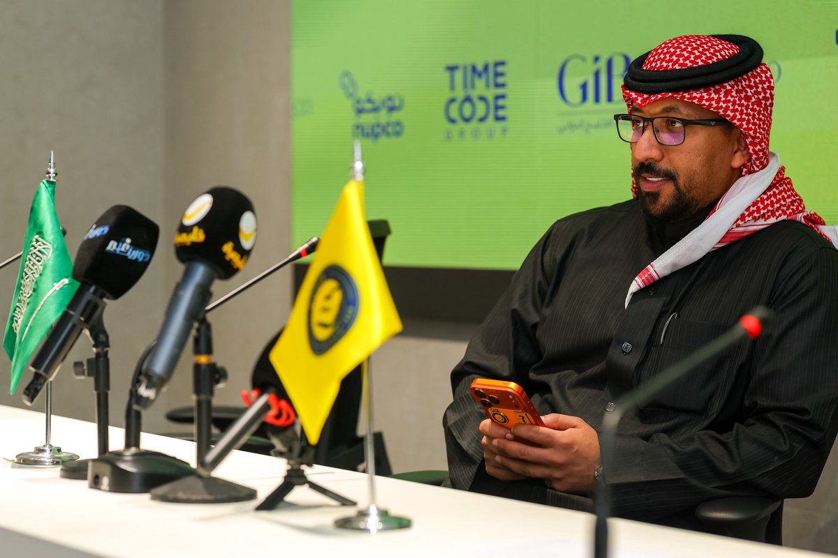 AlhazzaMutab's tweet photo. عبدالله الماجد : 

" غير مقتنع في اختيارات جيسوس الفنية ، ولم استطيع التدخل ببسب الحوكمة ".

متعب الهزاع :
انا غير مقتنع في تواجدك داخل نادي #النصر واستطيع ان احكم عليك واقول ان وجودك وعدمه واحد في النادي مع احترامي لك . https://t.co/xUTmXICBcD