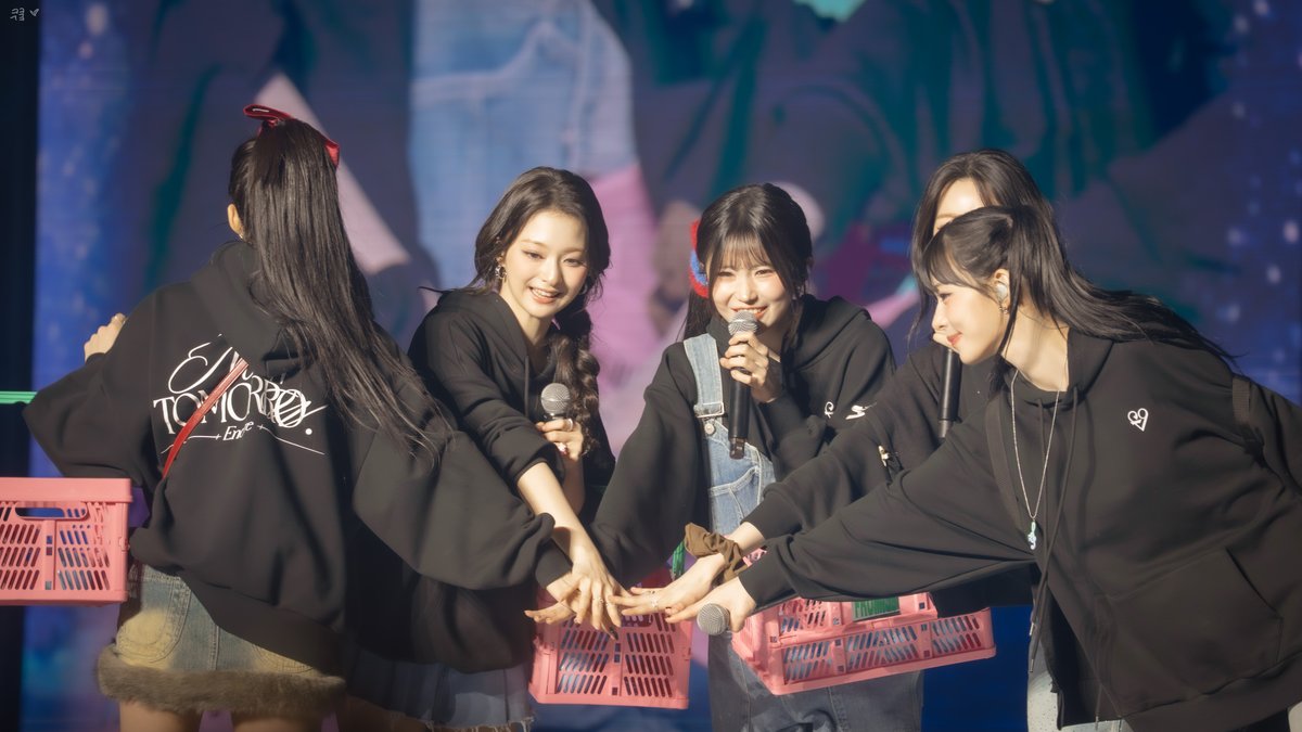 Kooo999koo's tweet image. 260201                       

𝘧𝘭𝘰𝘷𝘦𝘳,  𝘧𝘳𝘰𝘮𝘪𝘴_𝟫,  𝘧𝘰𝘳𝘦𝘷𝘦𝘳  

#fromis_9 #프로미스나인 
#송하영 #박지원 #이채영 #이나경 #백지헌