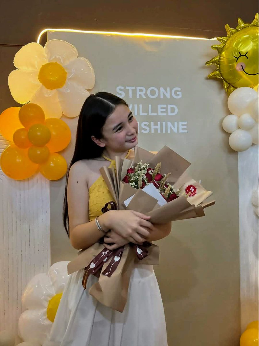 scarletsnow9691's tweet photo. Our Strong-Willed Sunshine is finally home
Whether inside or outside Bahay ni Kuya, you will always be our winner! 
The Sofiños are here to shower you with all the love you missed! This is just the beginning of a brighter your brighter future. @realsofiapablo https://t.co/Laaa87VdNj