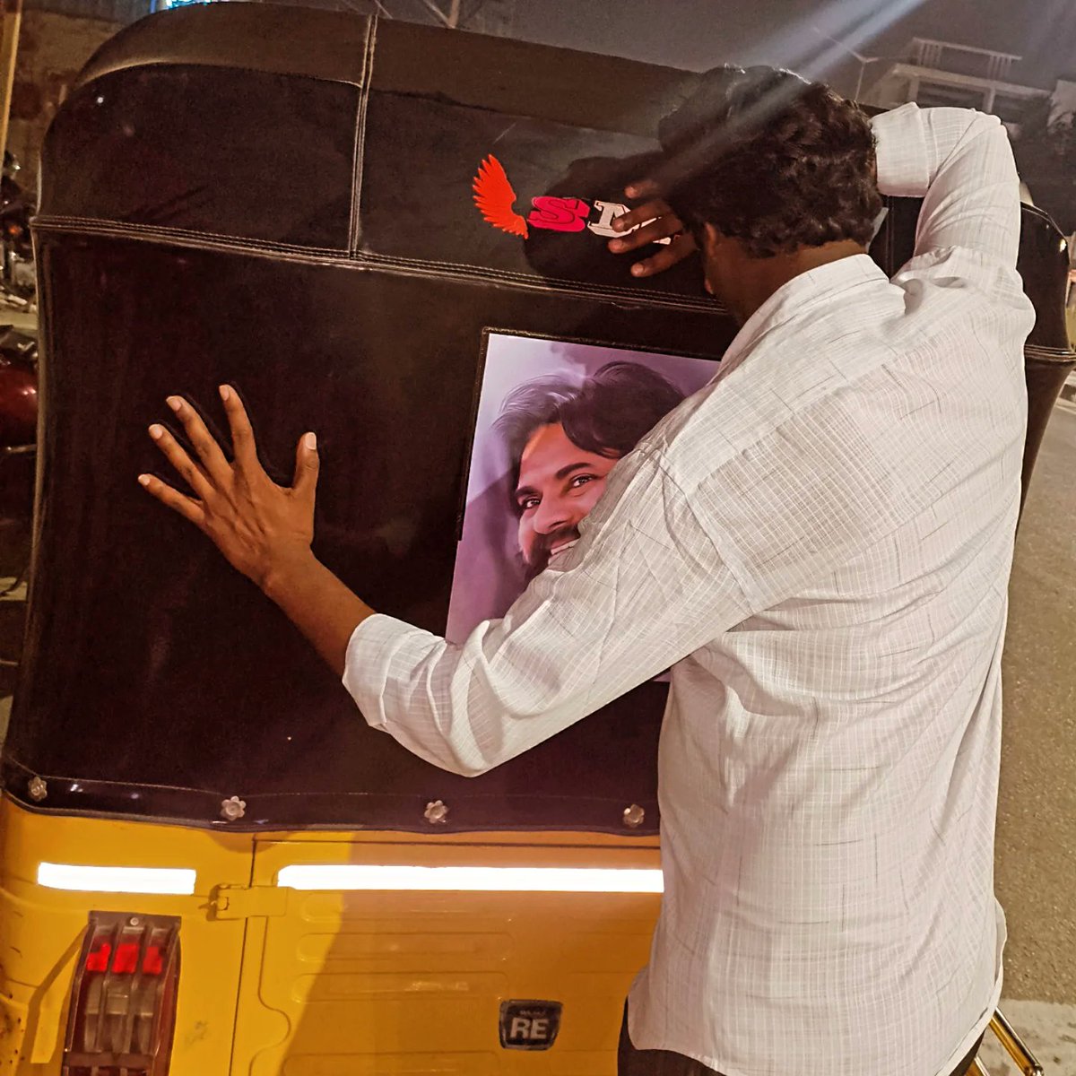 SwamyPspk's tweet photo. నాకు తెలిసిన అద్భుతం నువ్వు
 నీకు తెలియని అభిమానిని నేను 
కానీ మన మధ్య దూరం రెండు గుండెల చప్పుడు మాత్రమే❤️✊🤝 @PawanKalyan @janasenaparty 
@itsRamTalluri @tc_varun https://t.co/WjHtACY7CW