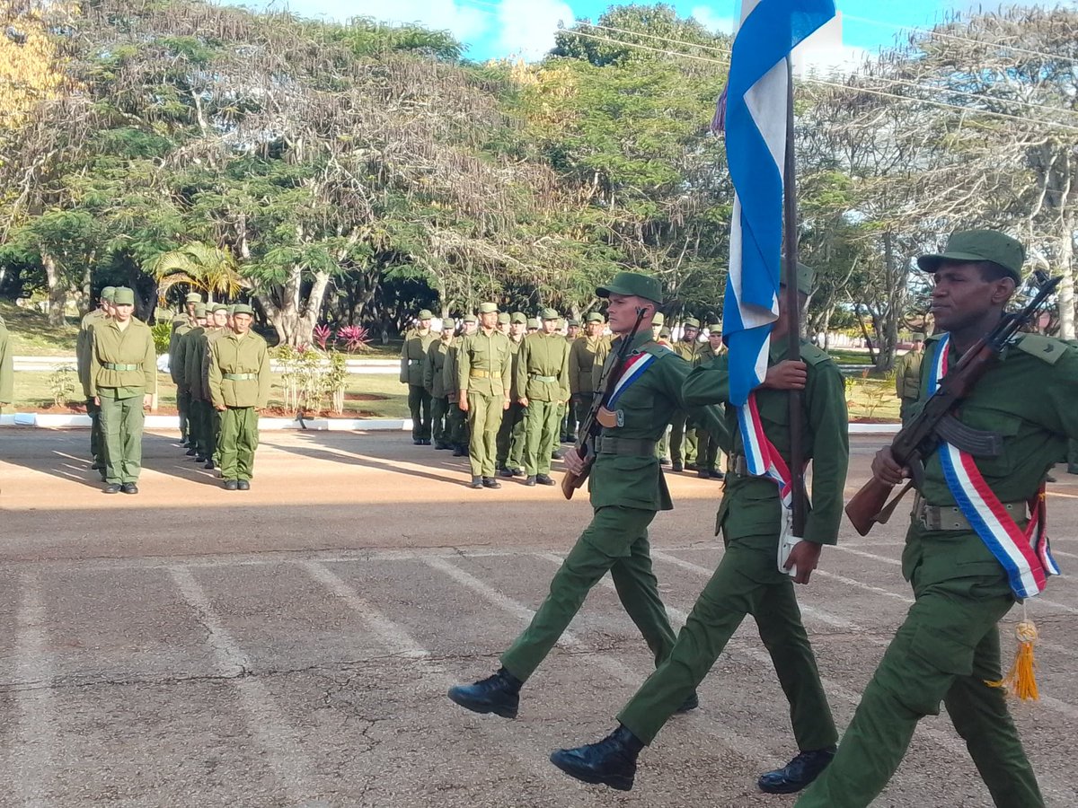 🇨🇺 ¡Un nuevo y valiente paso!

Ha comenzado la preparación militar básica para los jóvenes que se incorporan al Servicio Militar Activo. Llegar a la mayoría de edad en #Cuba es asumir con honor el sagrado deber de defender la Patria.
 #FARCuba