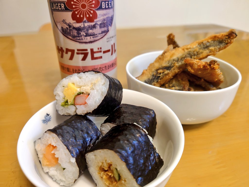 値引き恵方巻き
切ったら普通の海苔巻きに🙄www
イワシ唐揚げでﾌﾟｼｭ🍺🤣