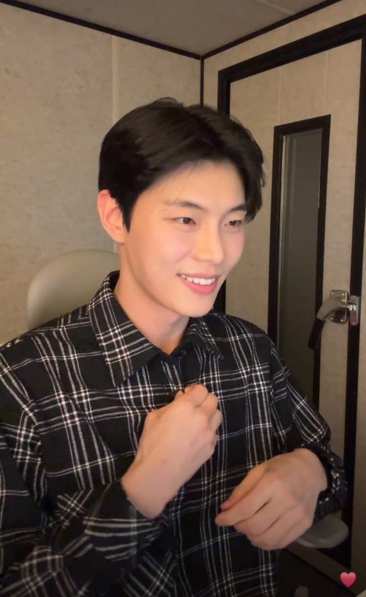 ulsan_jjun's tweet photo. 딱 한 마디만 할게
너무 사귀고싶게 굴진 마라 https://t.co/HzXfS884I3