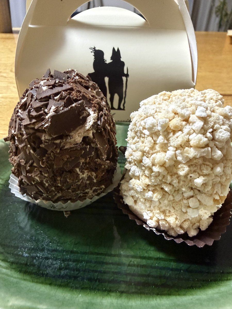 身体を整えに二子玉川
ここ1ヶ月、体調不良続きでやっと咳が治まってきた。　
走らない、走れない日々
今日の寄り道は神楽坂へ
パン屋のパン デ フィロゾフ
バゲット美味しい
メレンゲ菓子のオー・メルベイユ・ドゥ・フレッド
メルヴェイユは口の中でふわっととろけても口の中にほんのり甘さが残り美味