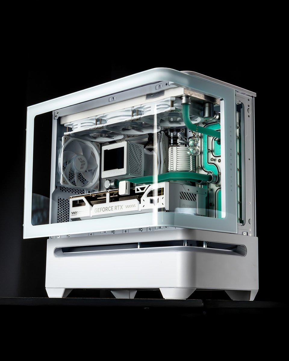 ASUSUK's tweet image. The #ASUS #Prime AP202 delivers a wide, clean view of your build—without compromising smooth, optimised airflow. Check out this impressively refined setup by Upsnef on IG ✨

More info:
👉 uk.asus.click/PrimeAP202

#PCBuilds #Chassis