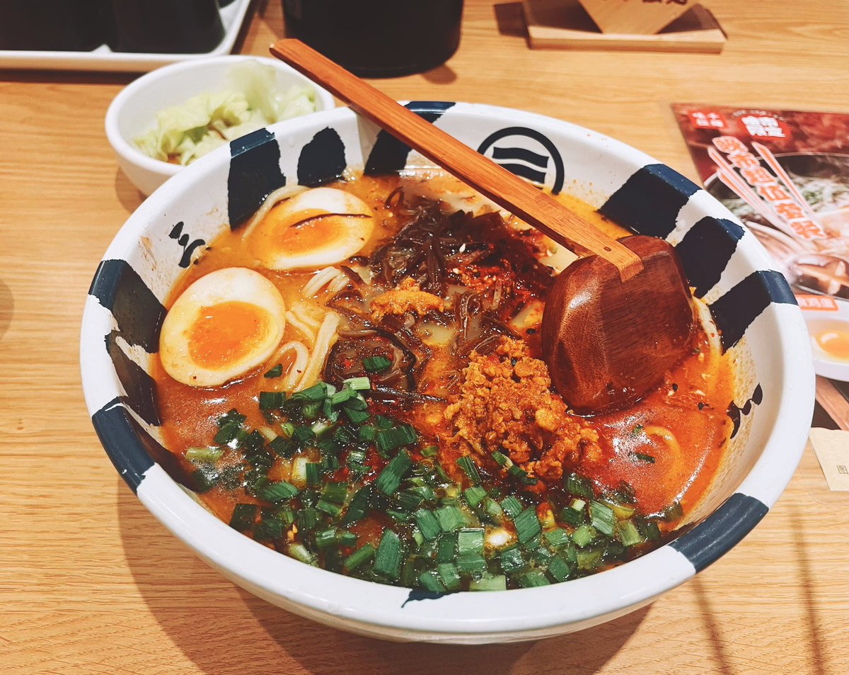 白毛衣上溅了一堆汤……