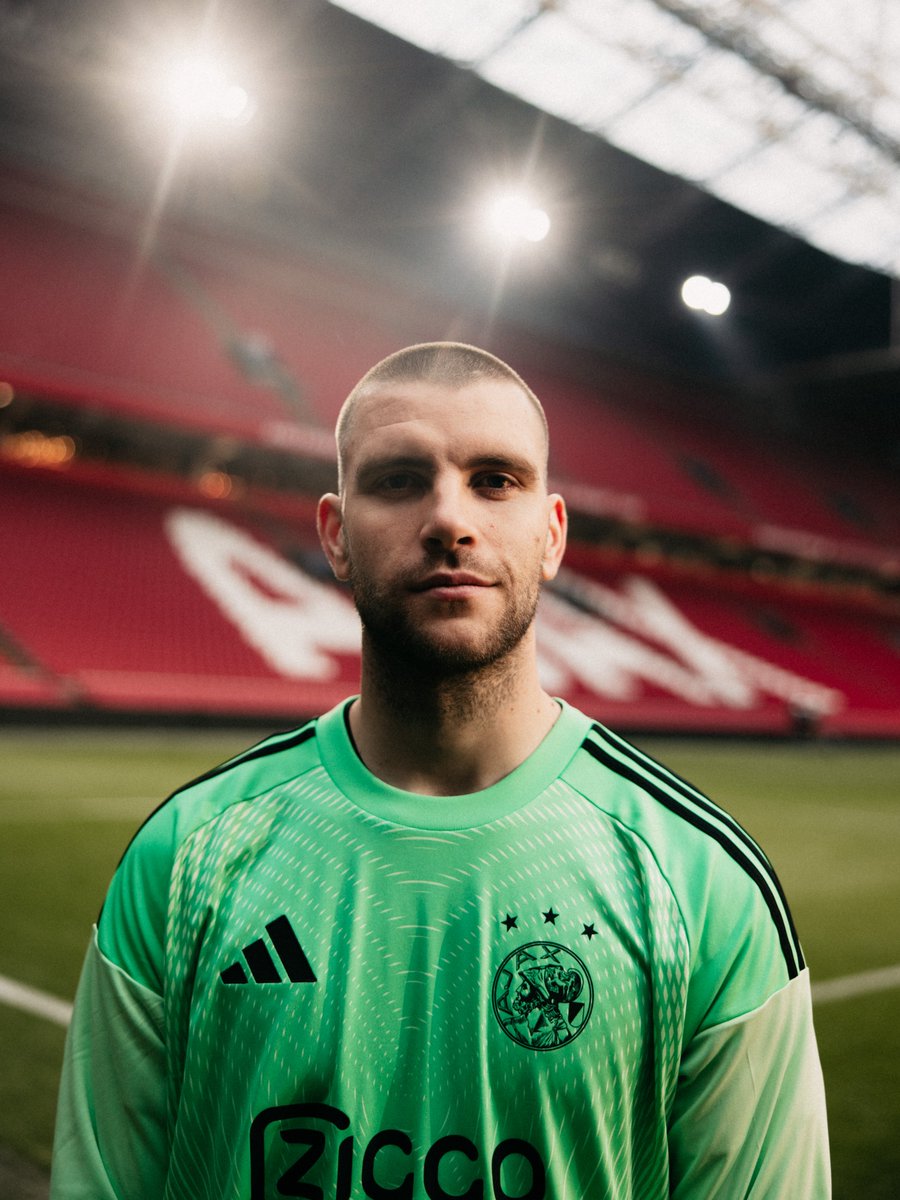 What do you think of our new number 26? 🧤