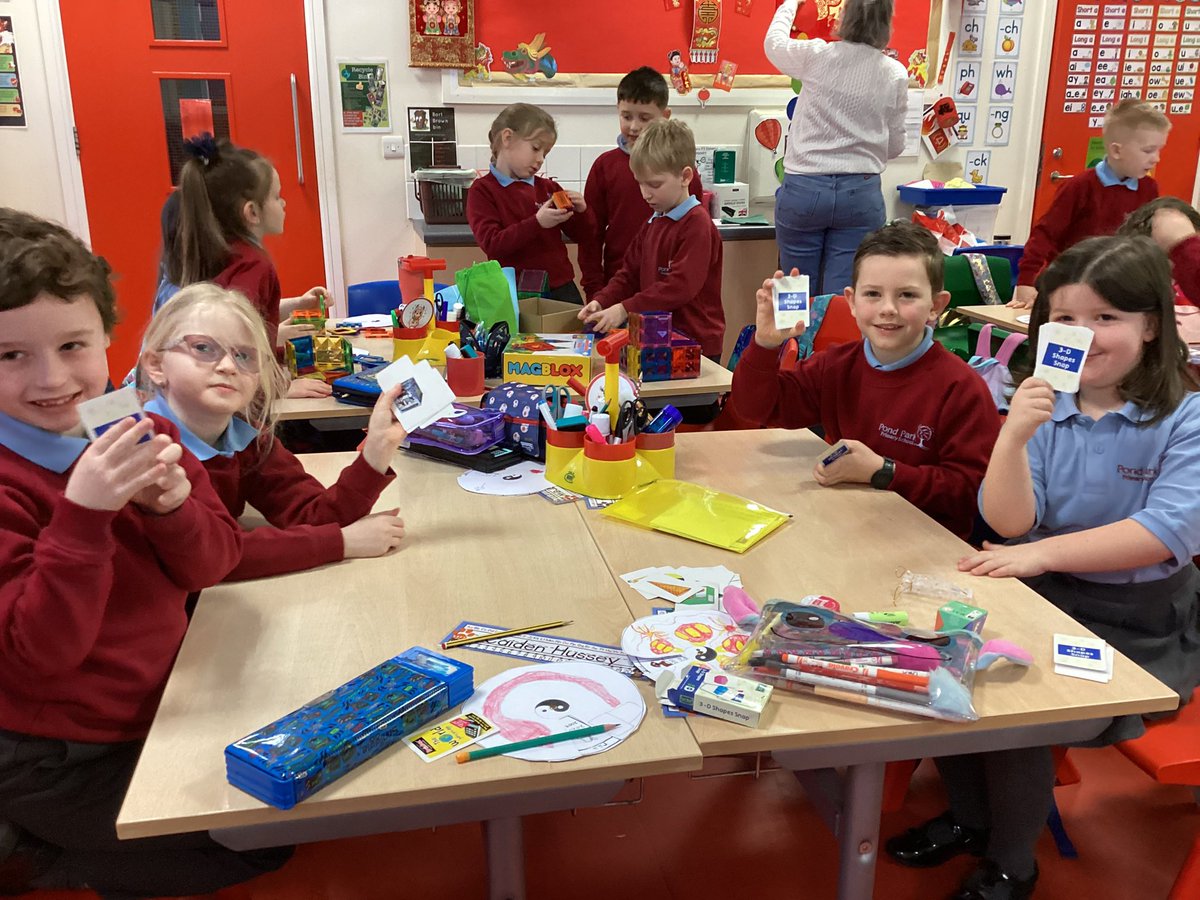 pondparkp3's tweet photo. Lots of fun with 3D shape stations! https://t.co/vwf7yrSAVk