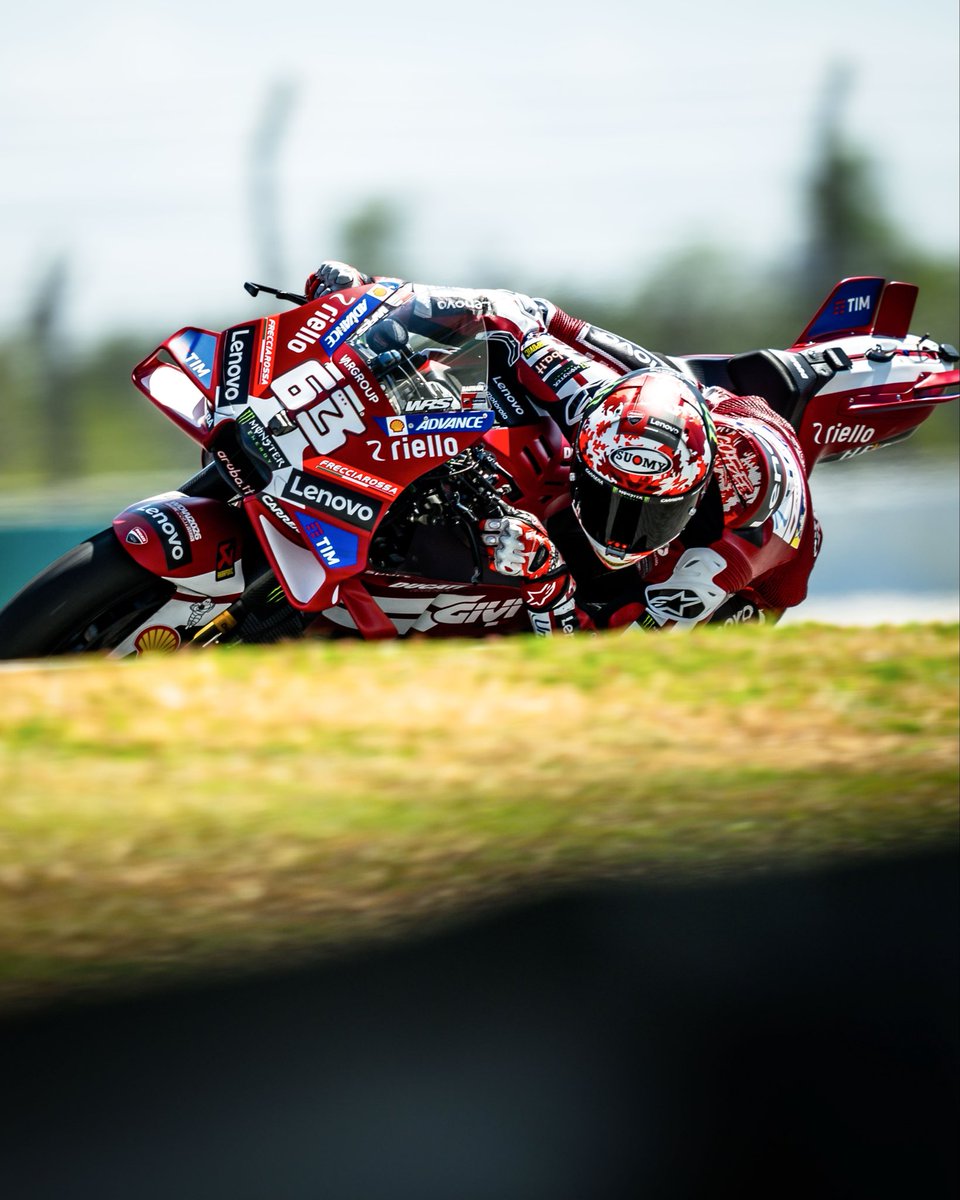 PeccoBagnaia's tweet photo. #SepangTest 🇲🇾 

You give me chills, as if it were the first time, what a thrill!
🔥🫠❤️‍🔥 #GoFree https://t.co/nutYMywrhz