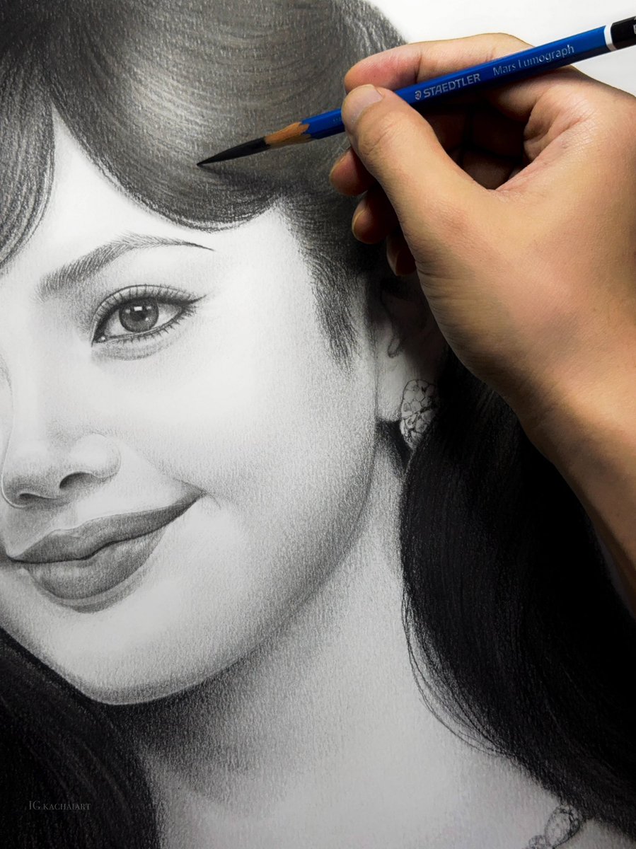 Drawing Lisa's eyes👁️💛✍️

#AmazingThailandxLISA 
#LISAxAlterEgo #LalisaManobal
#LISA #LALISA