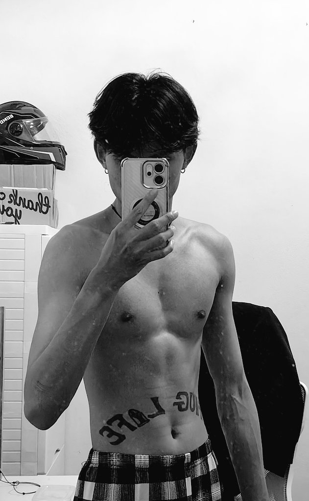 Notorious0Thug's tweet photo. เลิกงานกลับบ้านนอน https://t.co/GY8w9E6zJq