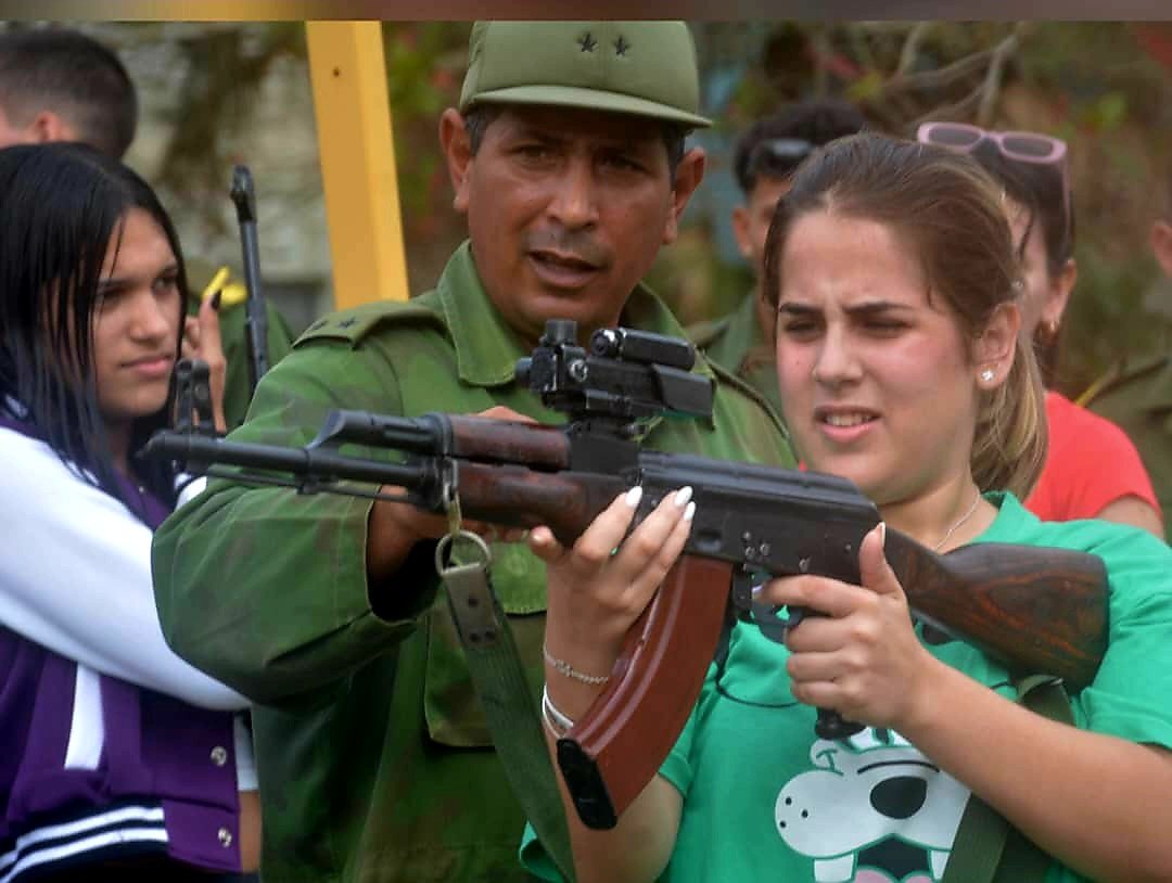 CentralEjercito's tweet image. Creemos en los jóvenes y en su entrega a la defensa de la Patria.
#FARCuba