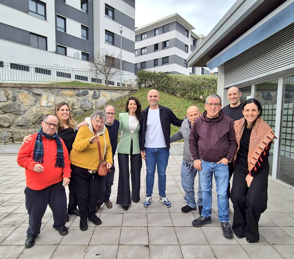 Ha sido un honor ser junto con <a href="/InigoGarvi/">Iñigo Garvi</a> la entrevistada en el café-tertulia que organizan desde el Garagune que Fundación Goyeneche tiene en Berio en #Donostia. Gracias por este ratito con todas y todos vosotros. Eskerrik asko!