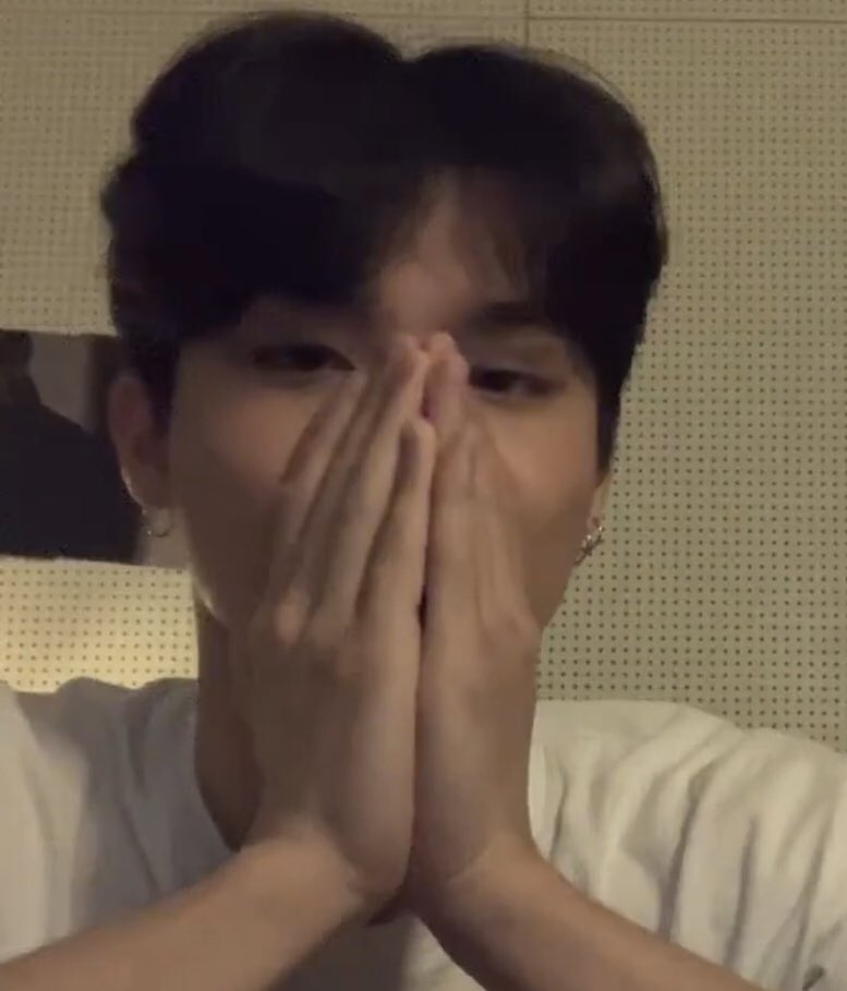 wolfylab's tweet photo. same jeongwoo 🫶 https://t.co/PSweIXp005