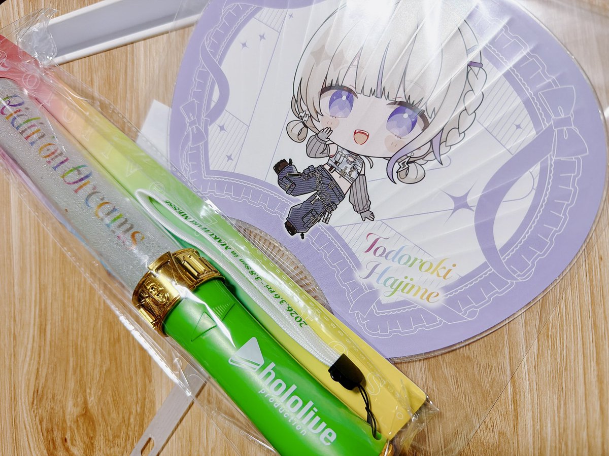 めちゃくちゃ可愛いうちわｷﾀ━(ﾟ∀ﾟ)━!
Fes外れて行けないけど、ペンラは大切にするぞ！