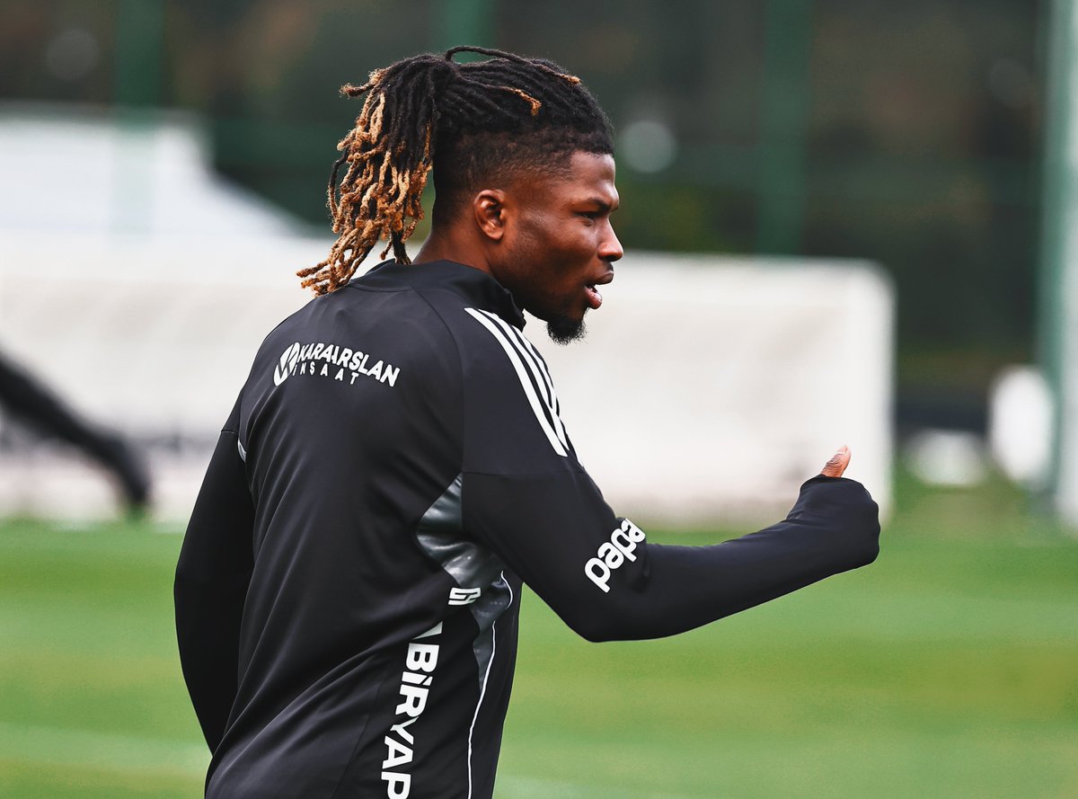 Besiktas's tweet photo. Kocaelispor maçı için hazırlıklarımız devam ediyor. 🦅 https://t.co/bYF7FOwER9