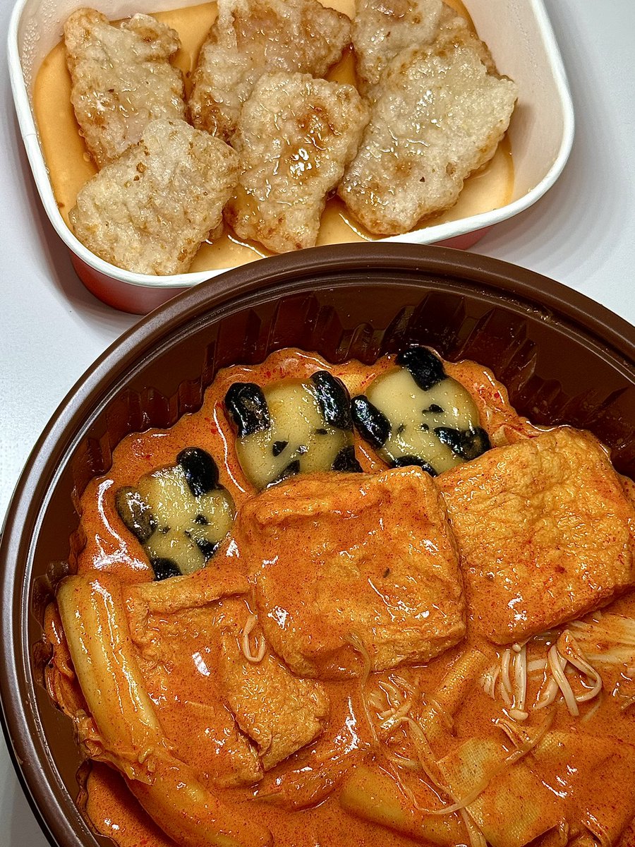 #광고  #RT이벤트
📢(~2/18) RT 해주신 분들 중 세 분에게 삼첩분식 앱 20,000포인트 증정 예정!

삼첩분식 신메뉴로 '로제샹궈떡볶이'나온거  알고계셨나요..? 로제마라샹궈 좋아하시면 무조건 드세요. 마라 알싸함과 로제 부드러움 너무 잘어울려요💗 제발 빠삭한 꿔바로우도 추가하기!!