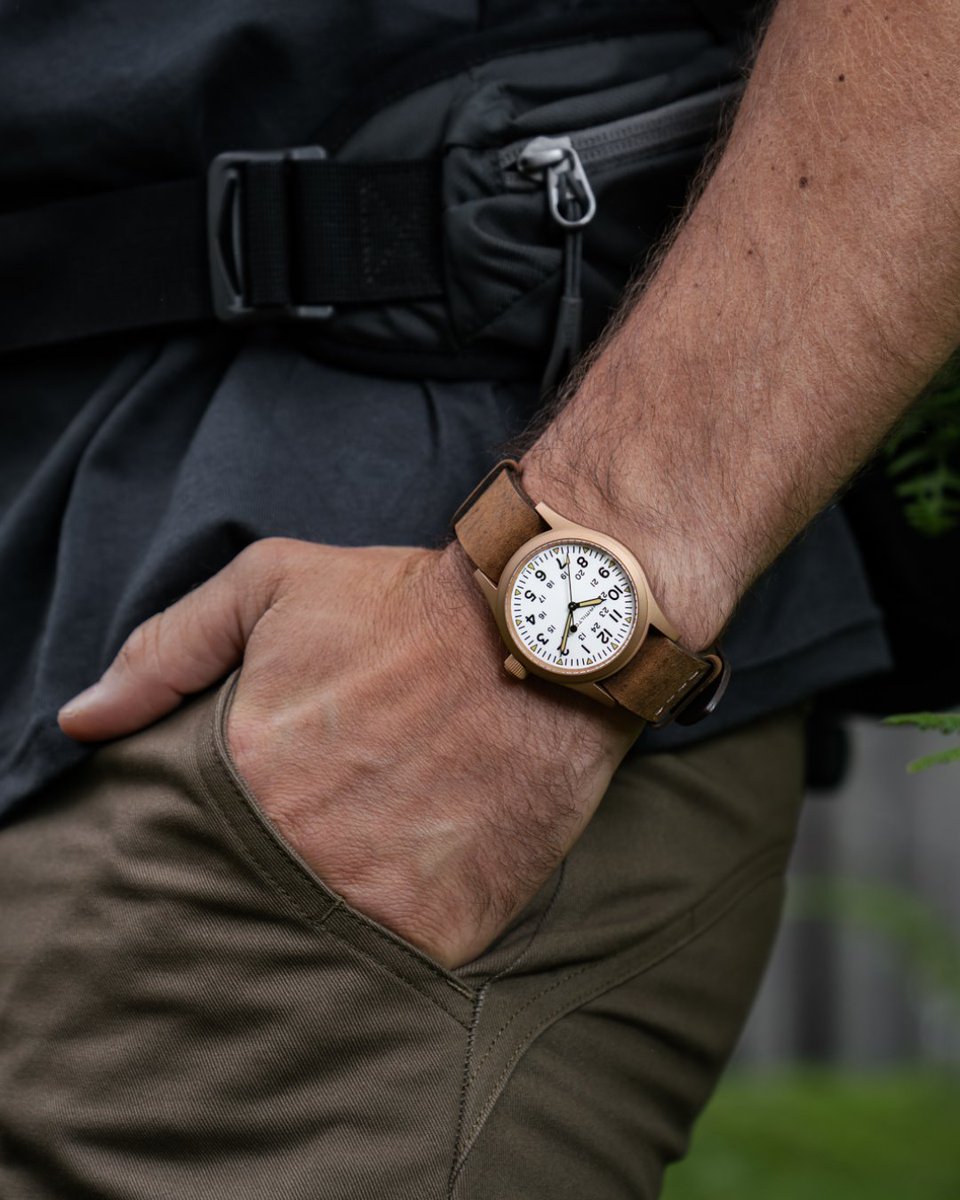 hamiltonwatch's tweet image. Each Khaki Field Mechanical Bronze ages differently, creating a "one‑of‑a‑kind" look. Powered by the H‑50 and built for adventure — yesterday, today, and tomorrow: ms.spr.ly/6010QKgPA

#hamiltonwatch #bronze #patina
(Ref. H69459510)