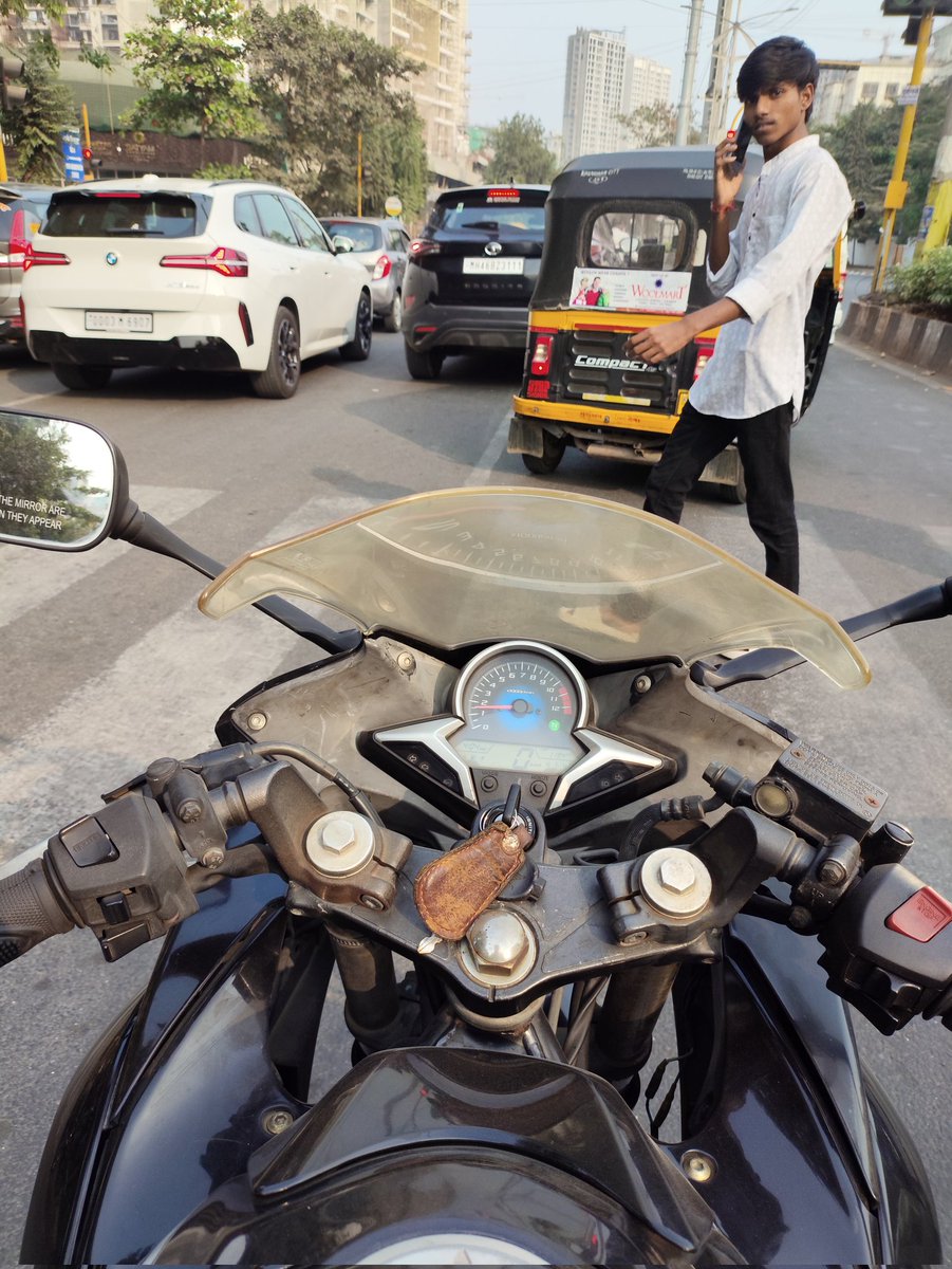 Today too the same at 16:03 pm at Raghunath vihar kharghar traffic signal, drivers don't respect the zebra crossing. <a href="/navimumbaicv/">Navi Mumbai Citizen Voice 🇮🇳 नवी मुंबई नागरिक</a> <a href="/Navimumpolice/">नवी मुंबई पोलीस - Navi Mumbai Police</a>
