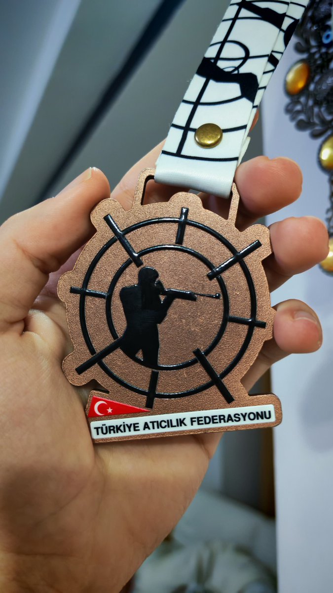 Gurur Veren Başarı

Öğrencimiz M.Eren Demir, Erdemli’de düzenlenen Havalı Silahlar 1. Grup Müsabakalarında 18 yaş kategorisinde il üçüncüsü olma başarısı göstermiştir.
Öğrencimizi tebrik ediyor, azmi ve disipliniyle elde ettiği başarının artarak devam etmesini diliyoruz.