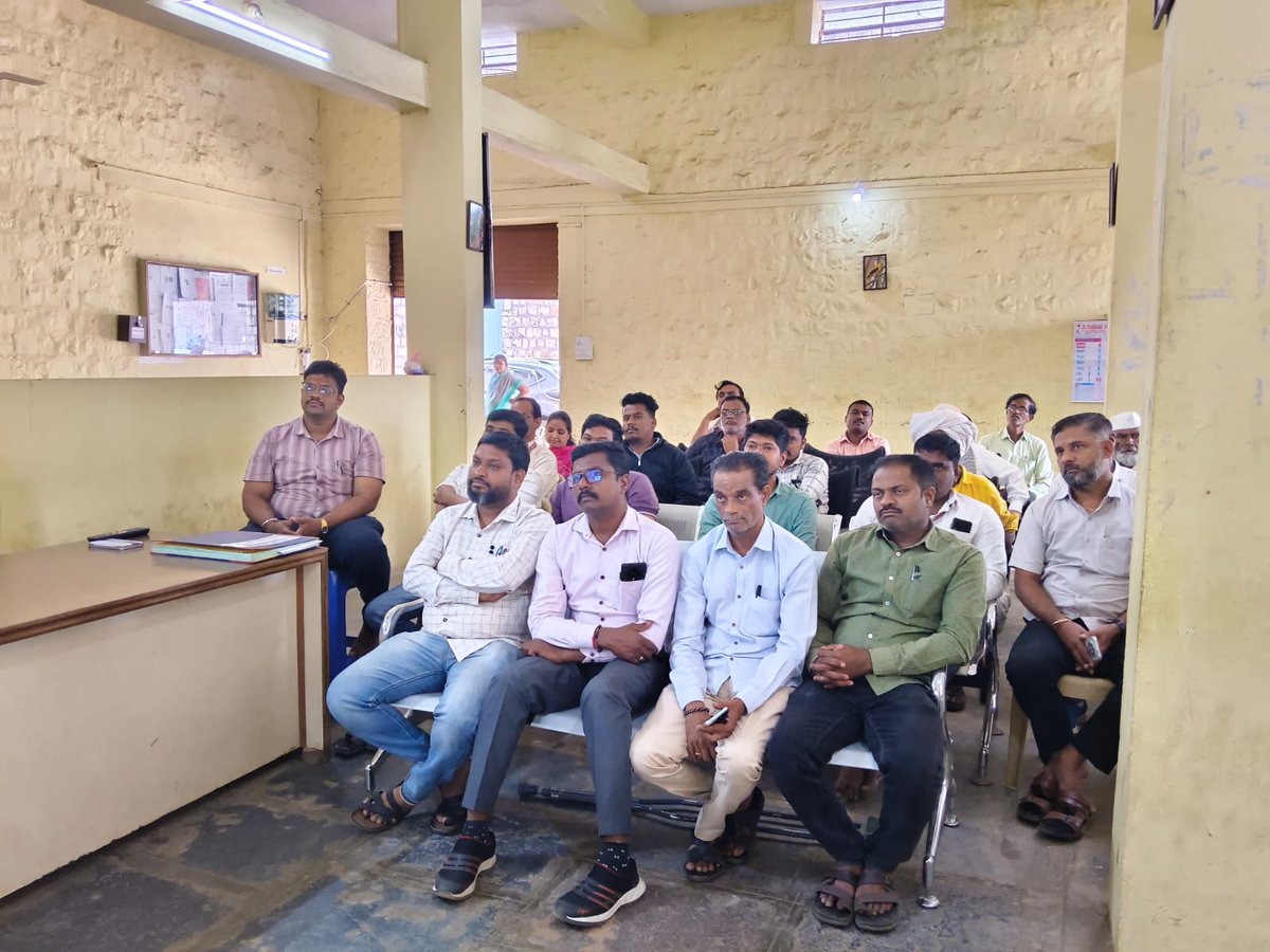 IGRKarnataka's tweet photo. ಕಾವೇರಿ 2.0 ಪೋರ್ಟಲ್ ಅಡಿಯಲ್ಲಿ 'ಕಾಗದರಹಿತ ನೋಂದಣಿ' ಪ್ರಕ್ರಿಯೆಯ ಕುರಿತು ರಾಜ್ಯಾದ್ಯಂತ ತರಬೇತಿ ಹಮ್ಮಿಕೊಳ್ಳಲಾಗಿದೆ.

- ಉಪನೊಂದನಾಧಿಕಾರಿಗಳ ಕಚೇರಿ, ಸಂಕೇಶ್ವರ.

#eGovernance #DigitalIndia #stamps #property #propertyregistration #Kaveri2 #DigitalKarnataka #StatewideTraining https://t.co/oaEwdPQJDF