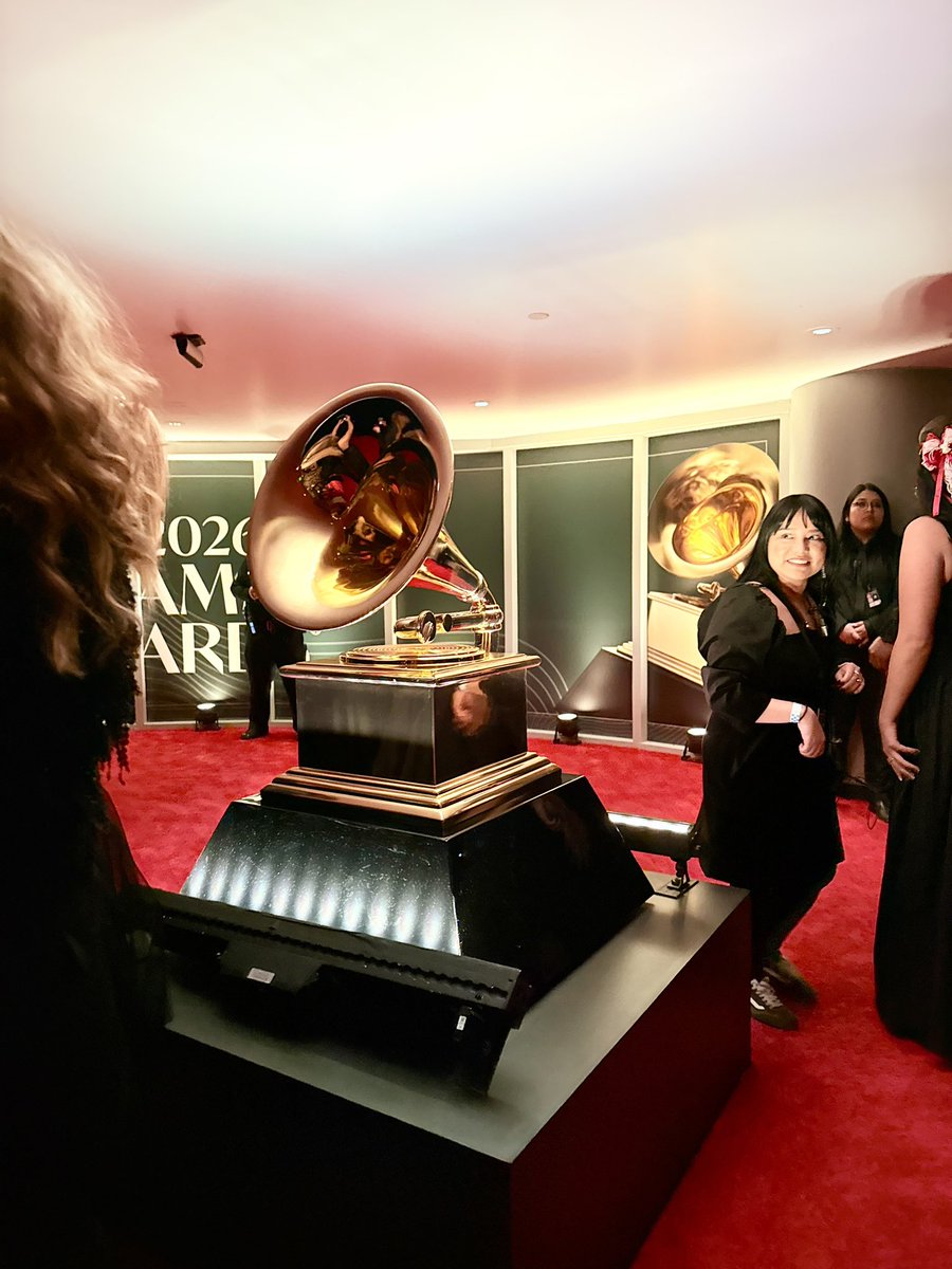 Choicely tweet media