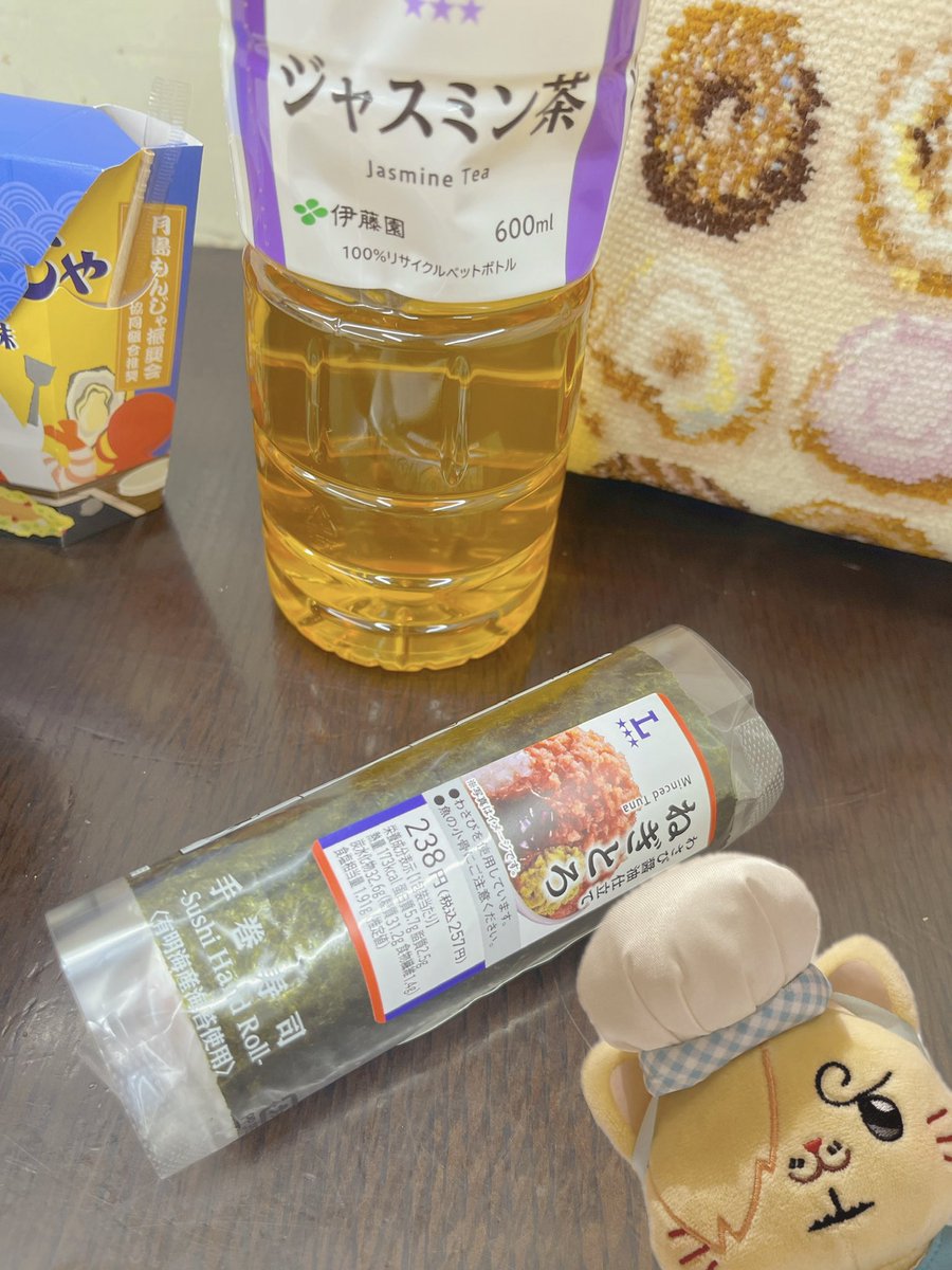 夜勤の休憩中にコンビニ回れば恵方巻きゲットできるっしょ😄て舐めプしてたらどのコンビニもちゃんと全て売り切ってフードロス回避してて偉かった