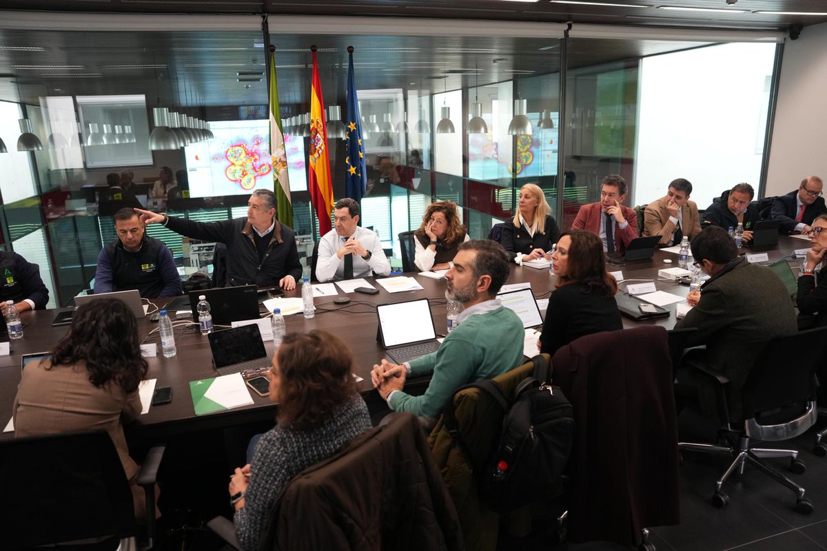 Las previsiones de la <a href="/AEMET_Esp/">AEMET</a> avisan de una probabilidad muy elevada de lluvias intensas en #Andalucía los próximos días.

Reunimos al comité asesor del Plan de Emergencias para analizar la situación.

Tenemos que extremar la prudencia.