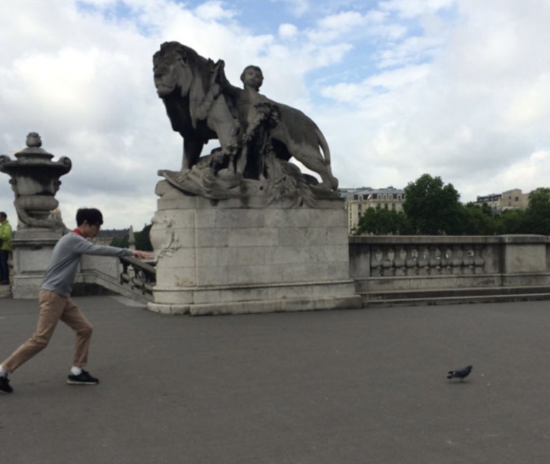 坂口とパリ（前編）。 
MEN'S NON-NO WEB mensnonno.jp/blog/2922/

坂口とパリ（後編）。 
MEN'S NON-NO WEB
mensnonno.jp/blog/2924/
#坂口健太郎🥰🇫🇷🙌