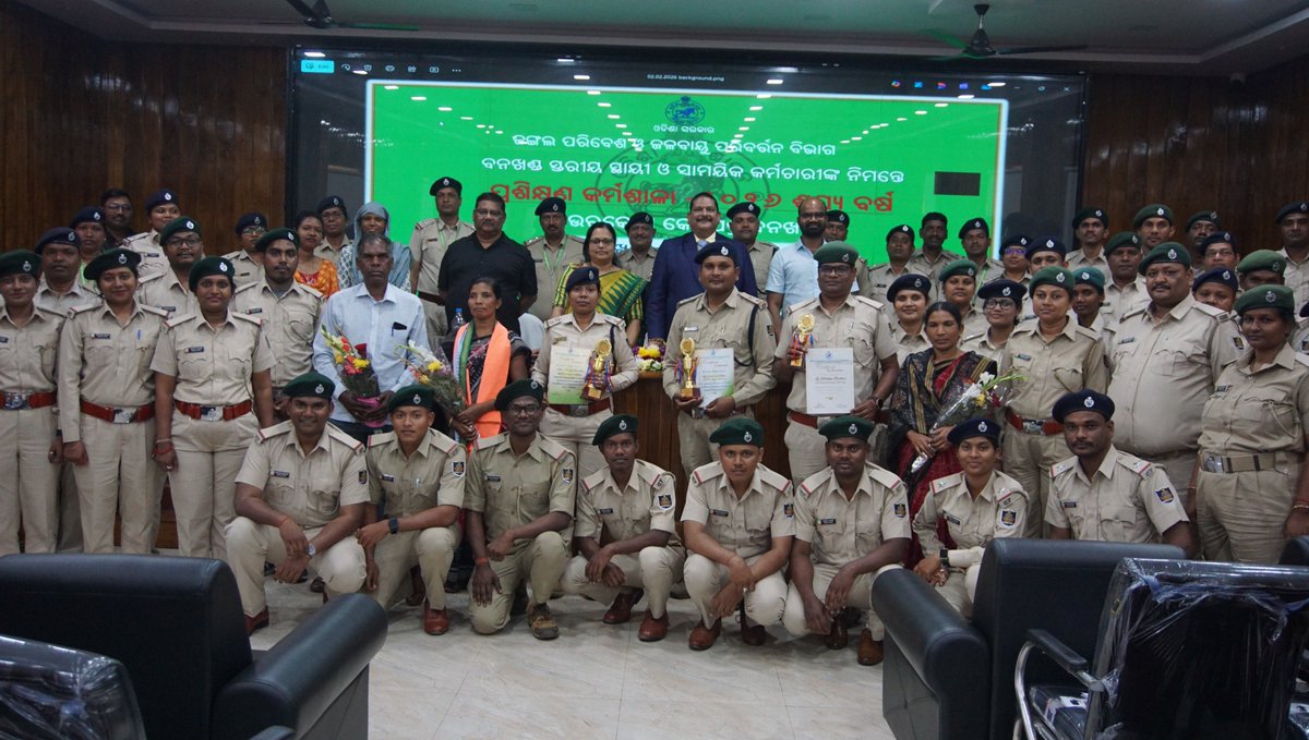 dforkl's tweet photo. Divisional Level Sensitization Meeting for CY-2026 of Rourkela K.L. Division held on 02.02.2026. Staff were briefed and sensitized by esteemed guests, staffs were felicitated, and preparedness for the 2026 Kendu Leaf Crop Year was strengthened. 🌿 https://t.co/WvTQuy7PnK