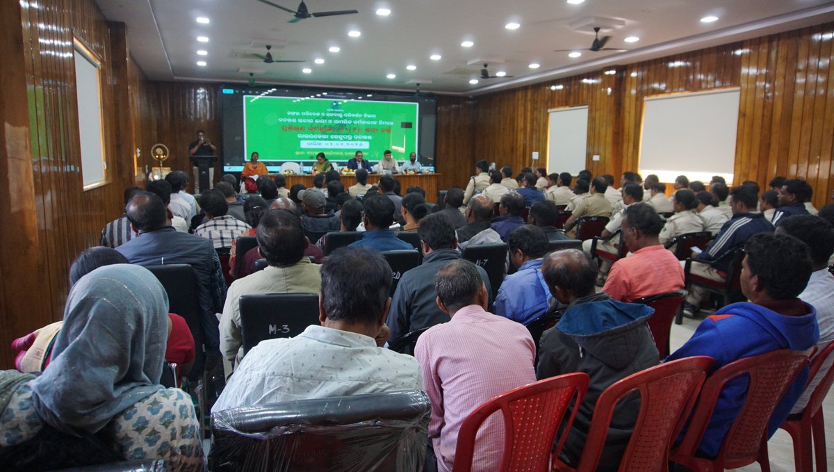 dforkl's tweet photo. Divisional Level Sensitization Meeting for CY-2026 of Rourkela K.L. Division held on 02.02.2026. Staff were briefed and sensitized by esteemed guests, staffs were felicitated, and preparedness for the 2026 Kendu Leaf Crop Year was strengthened. 🌿 https://t.co/WvTQuy7PnK