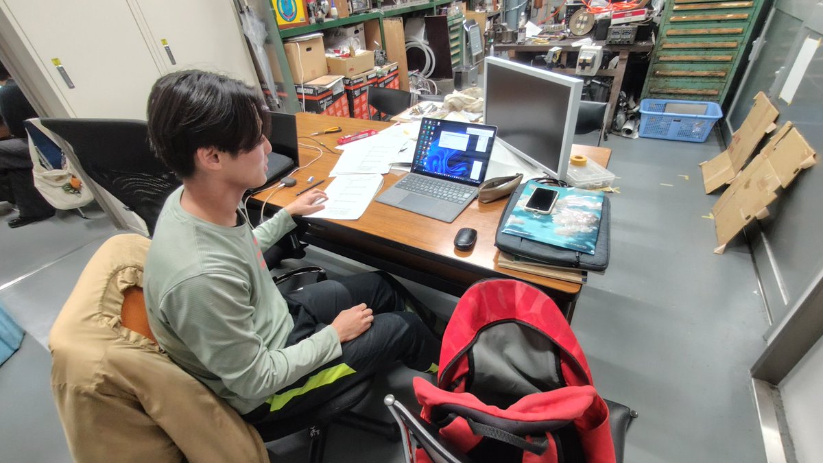 今日の3章目次まとめとグラフはプレチャンバ噴霧流動観察班。目次の記述を数値のみから論文調に。グラフは先ず何から比較していくべきか検討。燃料の蒸気圧差を考慮し雰囲気圧力を決め系列を噴射圧力、グラフの並びを噴射期間で順に比較することに