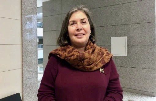 Akademisyen üyemiz, barış imzacısı, feminist, değerli hocamız Şemsa Özar’ı kaybettik. Acımız büyük fakat gerçeklere sırt çevirmeyen, eşitlikçi ve barıştan yana bilim için verdiği büyük emek mücadelemize ışık tutmaya devam edecek.
#ŞemsaÖzar 
<a href="/egitimsen/">Eğitim Sen</a> 
<a href="/KESK1995/">KESK</a>