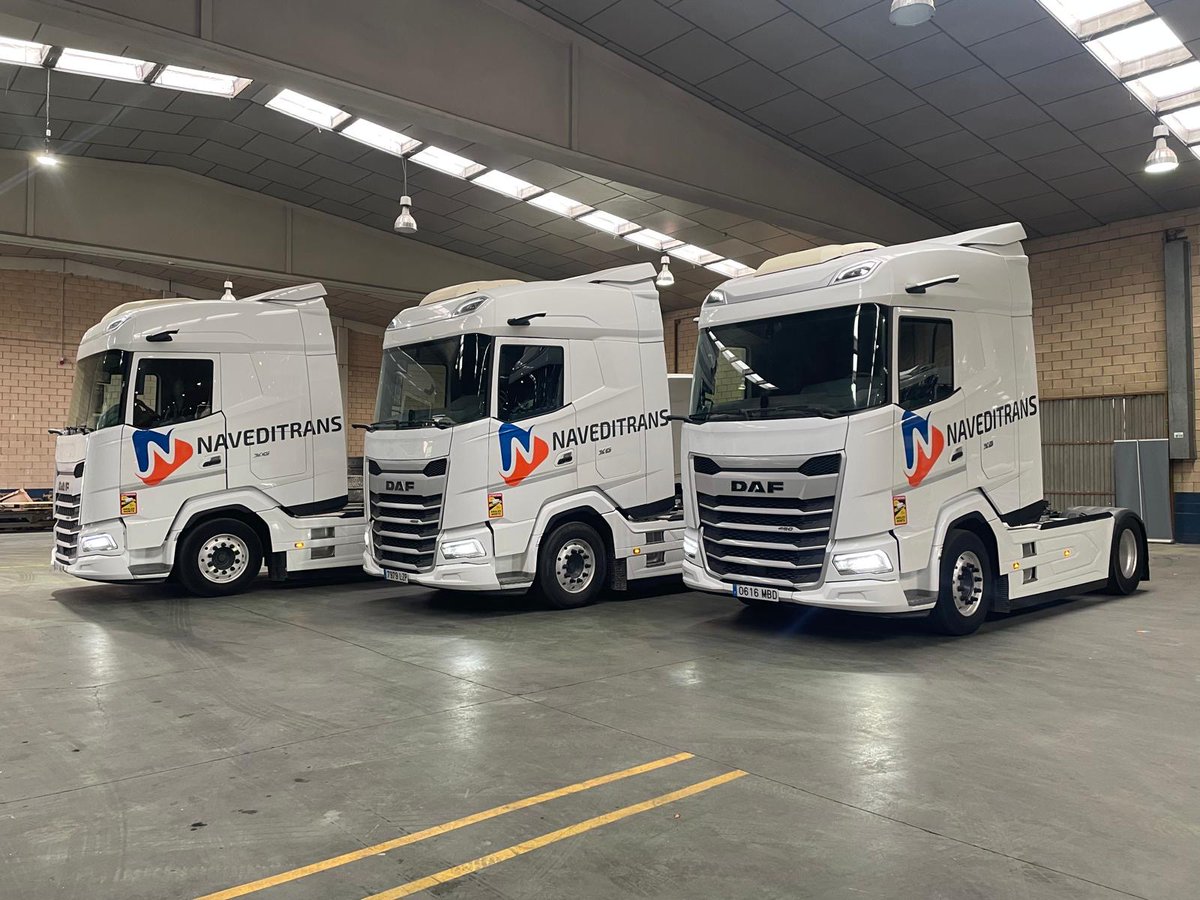 SERVIDAF's tweet photo. Naveditrans, continua confiando en los productos DAF y en el servicio que le proporciona Servidaf, en esta ocasión pone en circulación estos 3 XG 480.
#dafdealer https://t.co/ZL9nbCFJwq