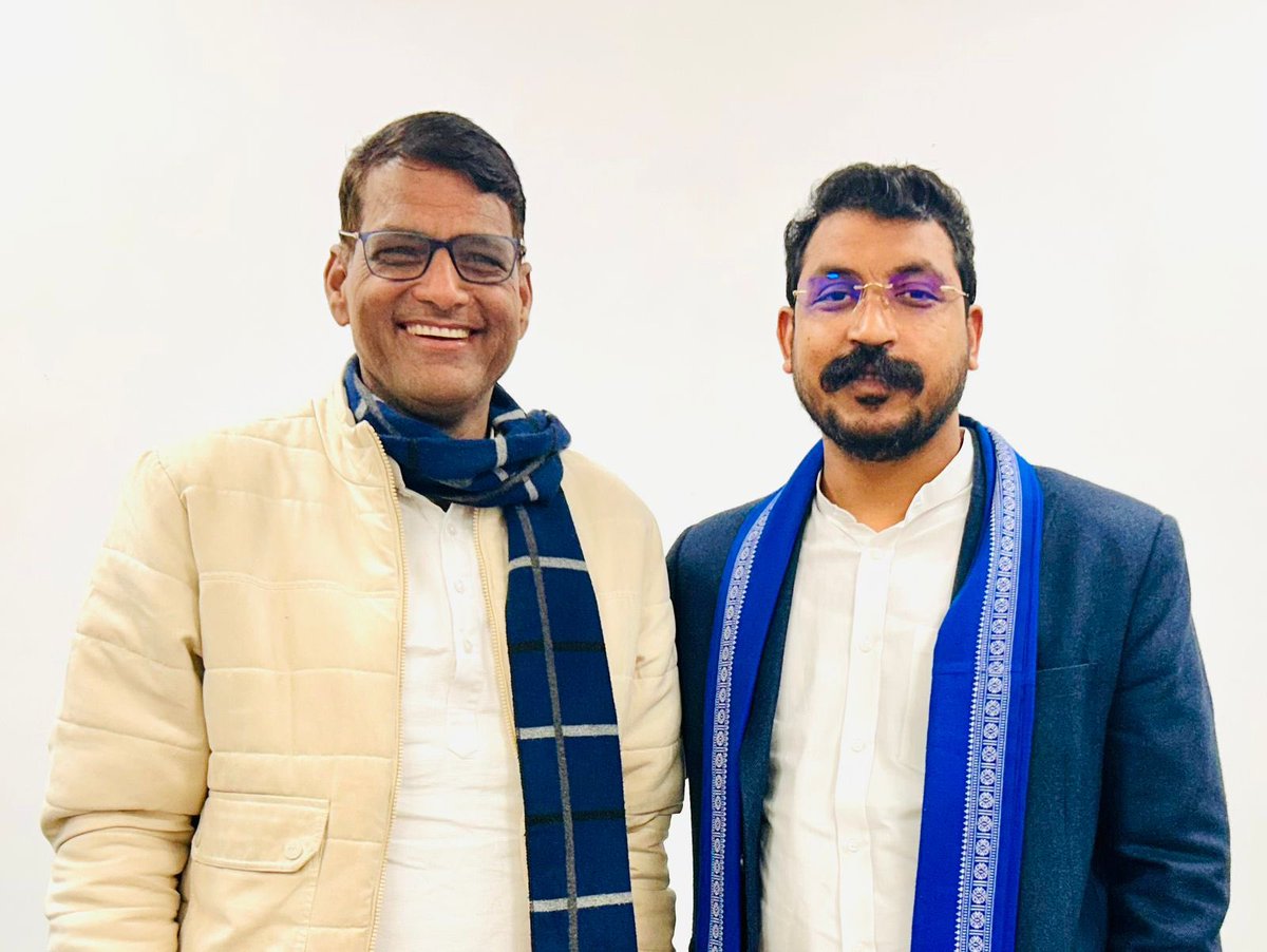 DamodarSYadav's tweet photo. आज दिल्ली में मा. चंद्रशेखर आजाद जी से उनके निवास पर भेंट कर मध्य प्रदेश के बारे में विस्तृत चर्चा की… https://t.co/BbLkoFqUvx