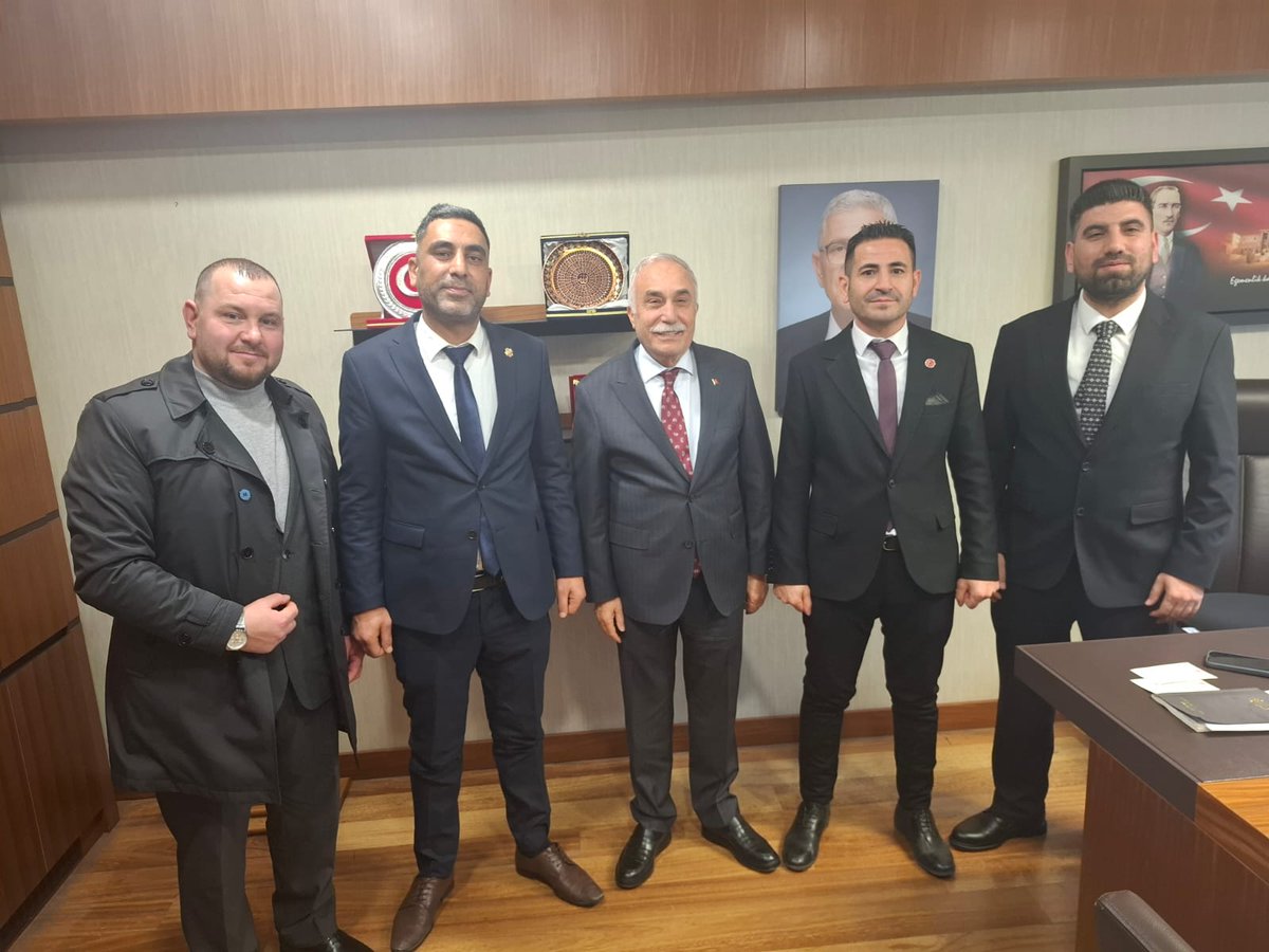 Yardımcı Hizmetler Sınıfı’nın yıllardır çözüm bekleyen statü sorunu, görev tanımsızlığı, özlük hakları kaybı ve mobbing uygulamaları, sendikamız tarafından kararlılıkla gündemde tutulmuş; yapılan görüşmeler, iletilen dosyalar ve sahadan aktarılan somut veriler sonucunda Türkiye