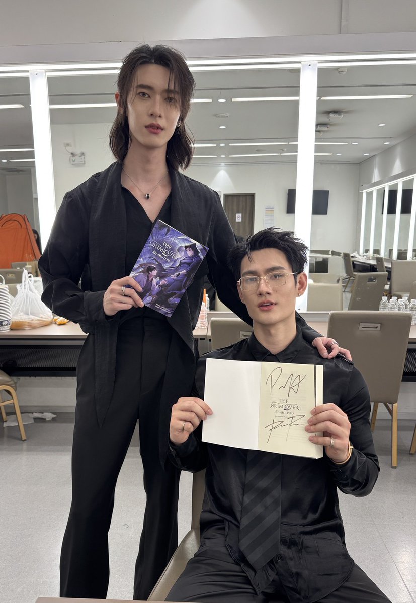 Worldolet's tweet photo. พี่โอเล็ตตื่นเต้นกับ pilot #รักลืมตาย The Grim Lover แบบสุด ๆ ยมทูตสิบสี่กับคูมหมอวอนวี่แบบใช่เลย พี่โอเล็ตขอแสดงความยินต่อแฟน ๆ นักอ่านทุกท่าน เนื่องในโอกาสที่ #รักลืมตาย กำลังจะเป็นซีรีส์เร็ว ๆ นี้ด้วยนะคะ #ppoohkt #pavelphoom #alittlebixth #worldolet https://t.co/BqZr1T5KEe