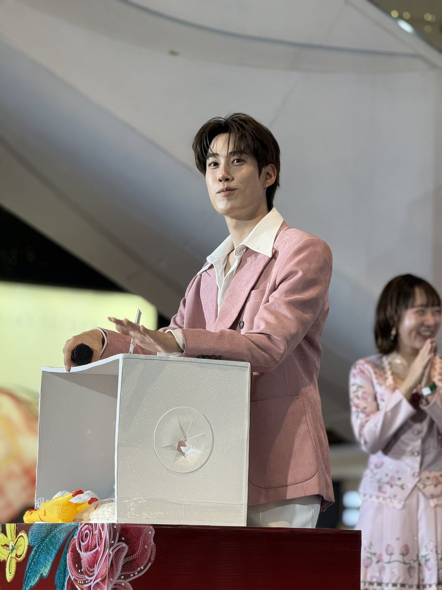 topsthailand's tweet photo. นี่คือสีหน้าของผู้ชนะไหมนะคะ 😂😂

TOPS  LAUNDRIN X TFO

#TOPSHOMEANDBABYFAIR2026 #TOPSTHAILAND #EveryDayDISCOVERY #EverClean #TopsEverClean2026 #HomeAndBabyFair #LaundrinxTleFirstone #LaundrinThailand #LaundrinThailanddomundi #TleFirstone #เติ้ลเฟิร์สวัน #TLE_mtm #Firstone https://t.co/wtNQ84gg5H