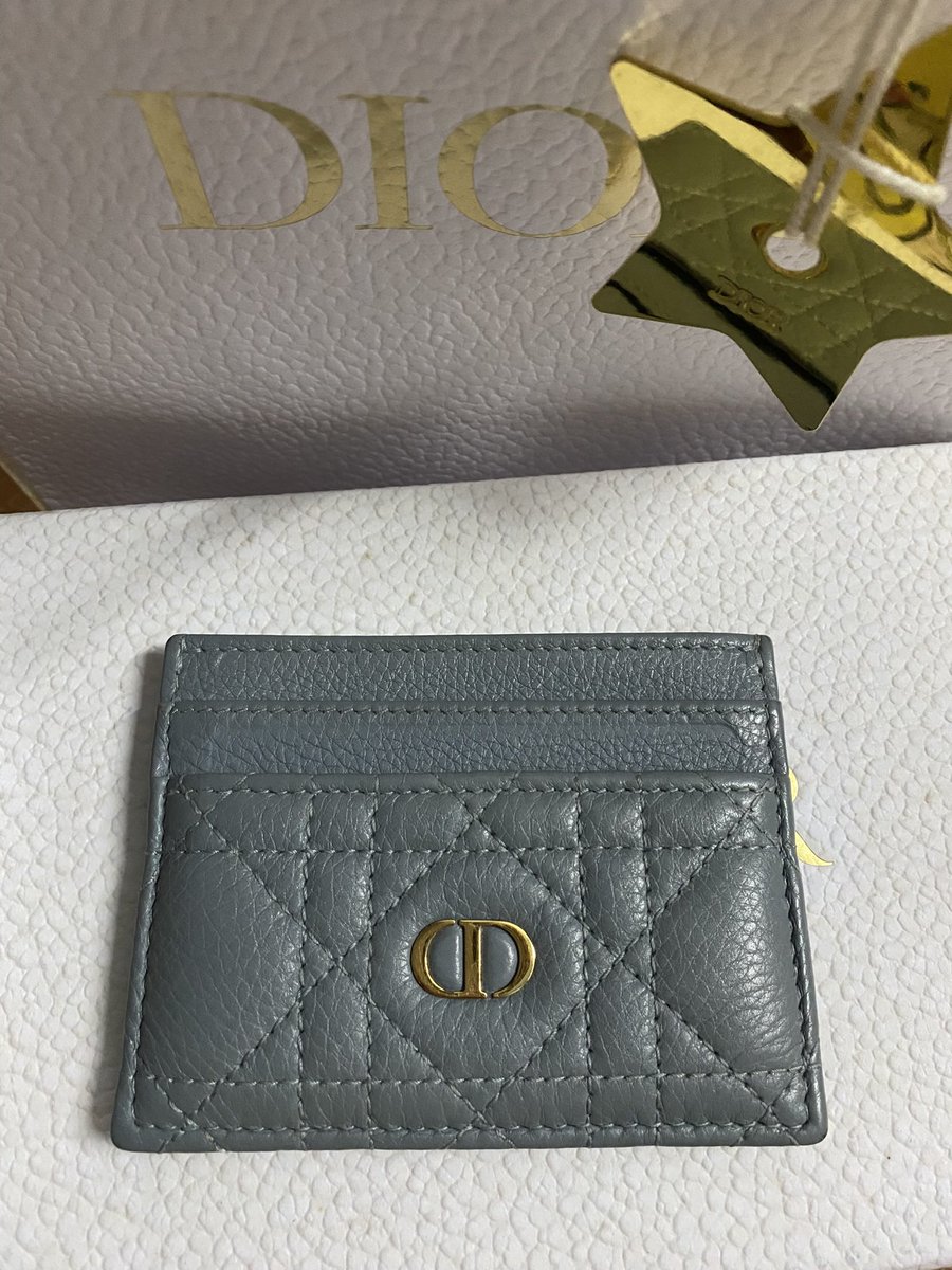 usedeverything1's tweet photo. Dior Y.2024 ขอบมุมถลอกนิดหน่อยตามการใช้งาน ส่งต่อ5,550(ส่งฟรีEMS)
#ส่งต่อdior #ส่งต่อแบรนด์เนม #ส่งต่อแบรนด์เนมมือสอง #แบรนด์เนมมือสอง #diorthailand #กระเป๋าdior https://t.co/wYn39rQjX8
