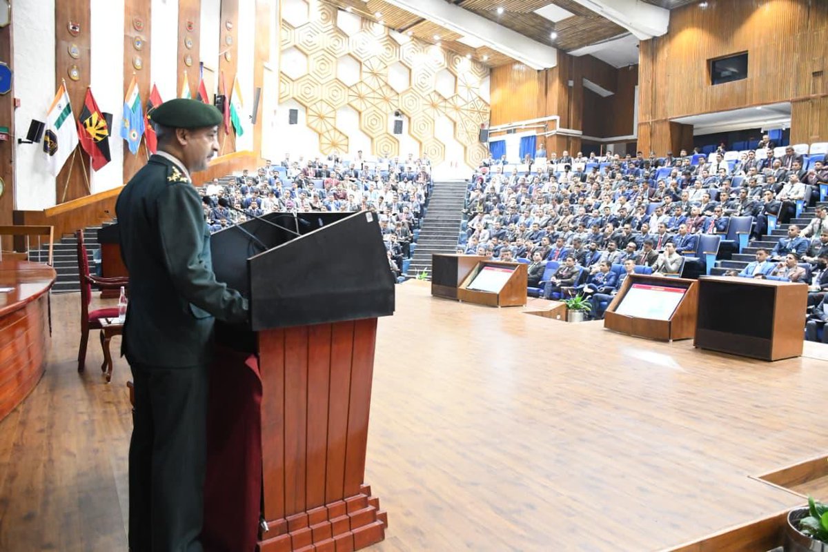 HQ_IDS_India's tweet image. #TriService speakers; Brig Kamlesh Kumar Pandey, Brig (Land), LW &amp;amp; E, Air Cmde Suresh Singh, Air Cmde Works, Air HQ (VB) and Capt Paramdeep Singh Samra, Command Works Officer, #SNC, delivered insightful talks on 'Works Management in the Armed Forces' at #DSSC Wellington for the