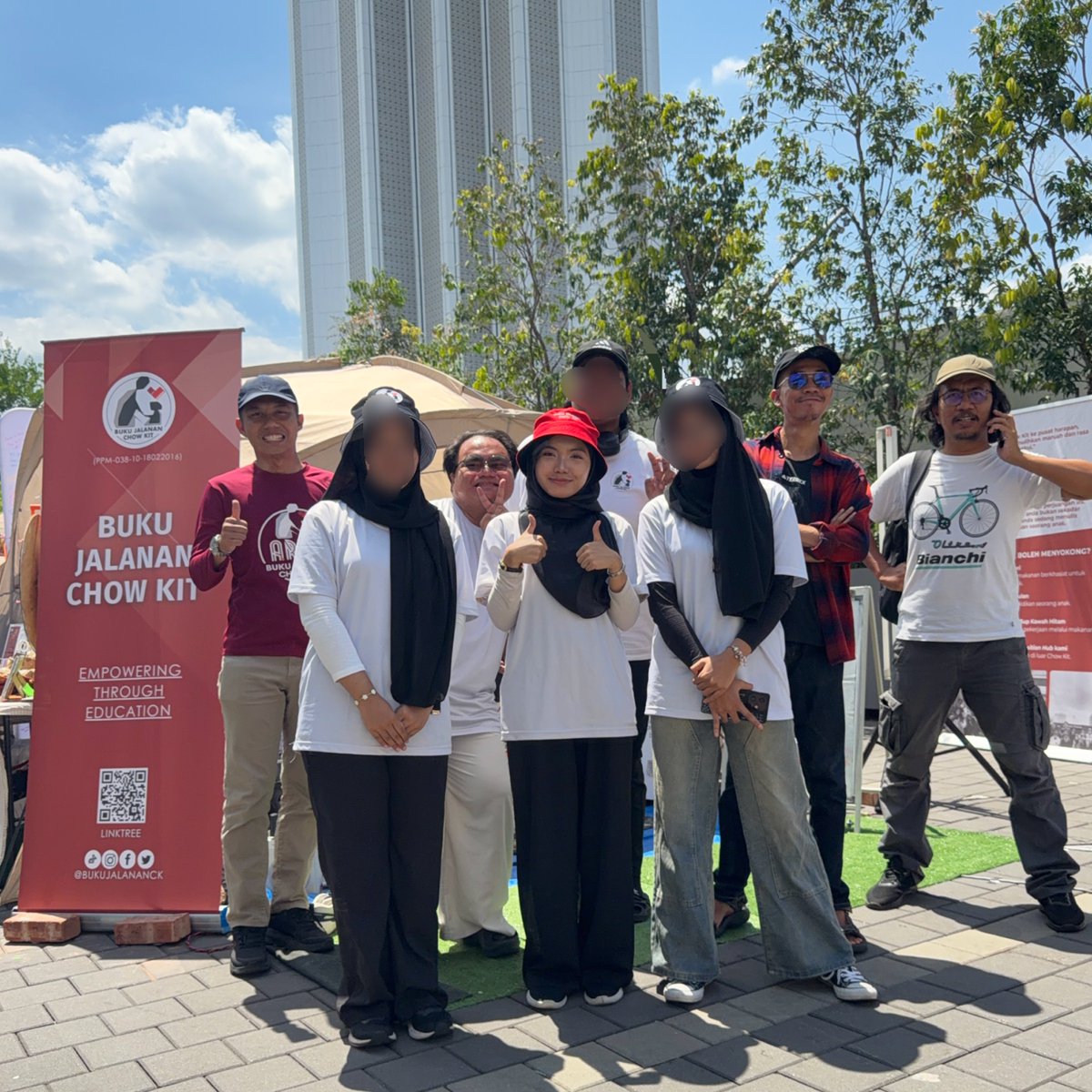 Mencemar duli melawat kerabat Buku Jalanan Chow Kit pada hari terakhir KL Alternative Bookfest di CM