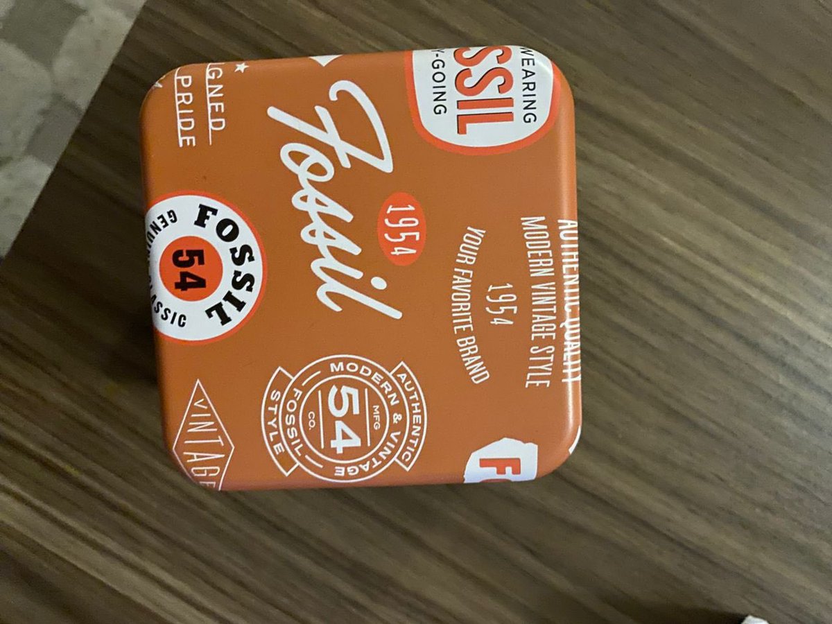 Elle est neuve, elle est d’origine, elle se vend à 70k Francs CFA ( pensez à vos chéris Mesdames, célébrons l’amour ) 
Prix non-discutable 

RT appréciés 🙏🏿