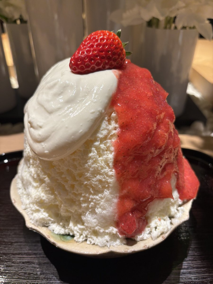 mi_FRDC's tweet image. 🍧苺姫
📍くろぎ
このシーズンを本当に楽しみにしていた🥹くろぎの中で一番好きなのはまじで苺！毎年絶対食べてる！今年もずっと待ってたから開始早々食べに行きました🍧中に入ってる白餡とビスケットの相性が本当に抜群！最高すぎ🥰光の速さで完食してめっちゃ蕁麻疹出た！寒暖差アレルギーつらい！🥶