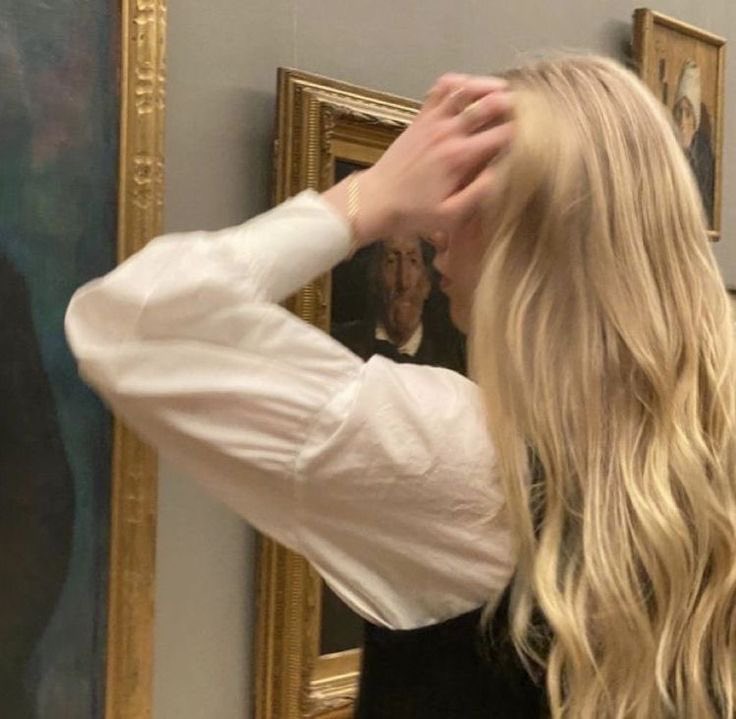 𝐁𝐔́𝐒𝐐𝐔𝐄𝐃𝐀 𝐃𝐄 𝐏𝐄𝐑𝐒𝐎𝐍𝐀𝐉𝐄. 
 
—— 〝  pj fem. 
—— 〝  fc sugerido 〟Clara pdm. 
—— 〝  hija de Alexandre LeBlanc y Gabrielle Delacour. 
—— 〝  edad 〟15-17. 
—— 〝  actividad
—— 〝 ғʀᴇᴇʀᴏʟ ⧽ ᴛʀᴀᴍᴀ ᴇɴ ᴍᴅ

✧. ╱    ʀᴛ. ↺ ᴍɢ.