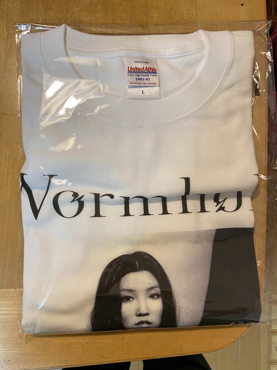 tocchan_bouzu's tweet photo. #ユーミンさんの
「#Wormhole／Yumi Arai」発売記念キャンペーンのオリジナルTシャツ当選しましたー‼️
東京国際フォーラムのSS席も当選したので着ていこー。
#ユーミンさん、気づいてくれるかなぁ？ https://t.co/n2eMIQGRHk