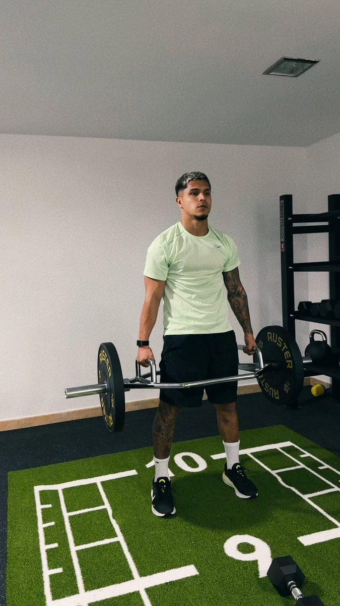 InformaBetisWeb's tweet photo. Cucho Hernández sigue con la evolución de su lesión #RealBetis #Cuchito #Parcero https://t.co/Zn9Vh84VjP