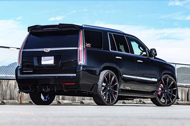 amesyamagazine's tweet image. #アメ車に乗るって楽しい
ブランセムボディキット×エスカレード
新車が高くても、中古車を購入し好みにカスタムしたい！そんなユーザーのために岐阜のクアートが、第4世代のエスカレード用エアロパーツの発売を開始した。

#エスカレード
#escalade
#アメ車
#アメ車マガジン

amemaga.com/article/detail…